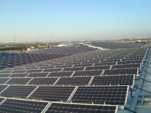 Planta fotovoltaica instalada en la cubierta del almacn de Anecoop en Torrent (Valencia)