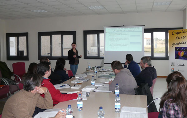 El curso abord aspectos como la trazabilidad, la calidad higinico-sanitaria y la prevencin de riesgos en la cadena de produccin de la leche...