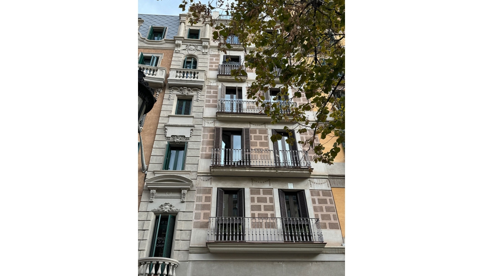 Vista exterior da fachada do edifcio onde foi realizada a renovao