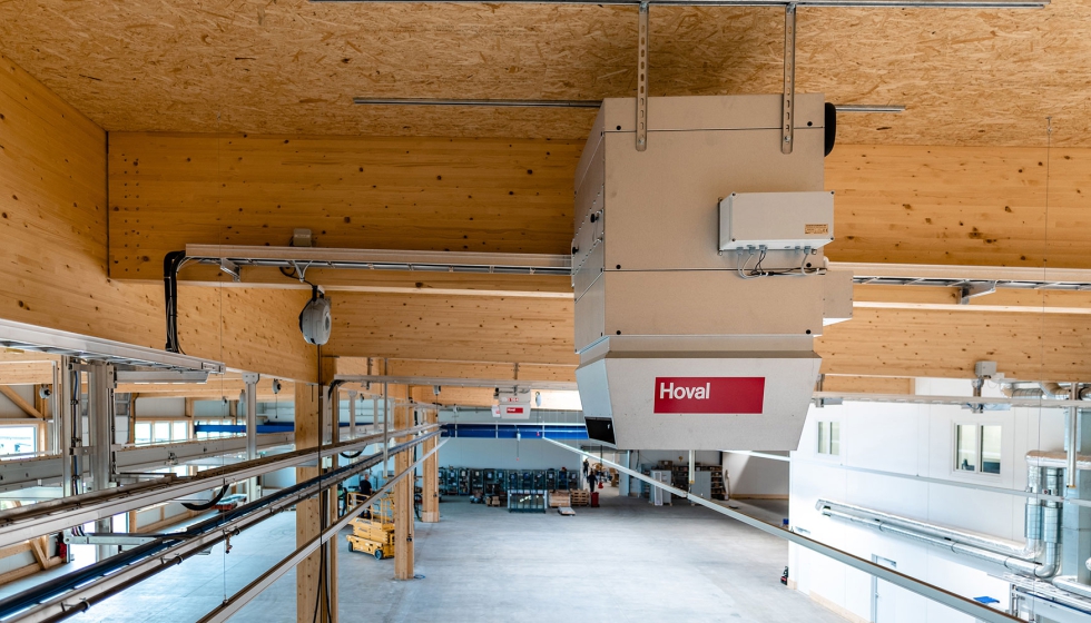 Con el sistema de climatizaci�n interior Hoval, las temperaturas de la nave -en funci�n de la zona- pueden ajustarse de forma sencilla...