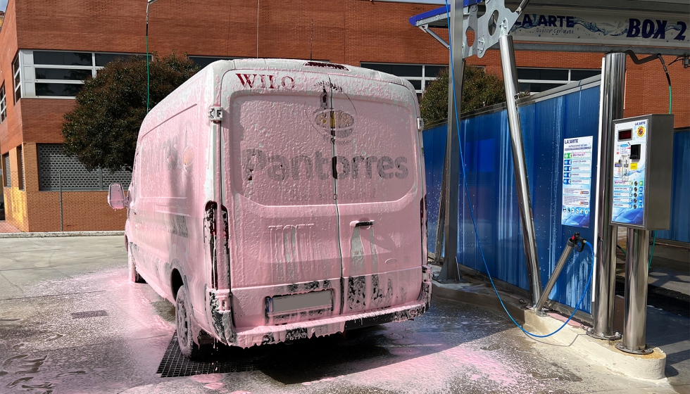 El centro de lavado incorpora una pista abierta, dise�ada para veh�culos de grandes dimensiones