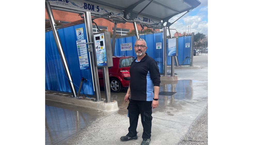 Antonio Gualda, encargado del centro de lavado Lavarte Car de Alcal� de Henares