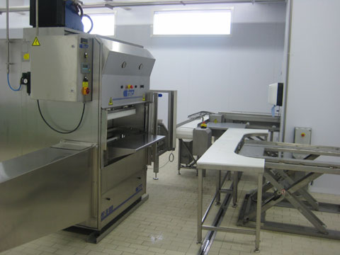 Prensa hidrulica de prensado en 3D, instalada en la planta de Noel Alimentaria