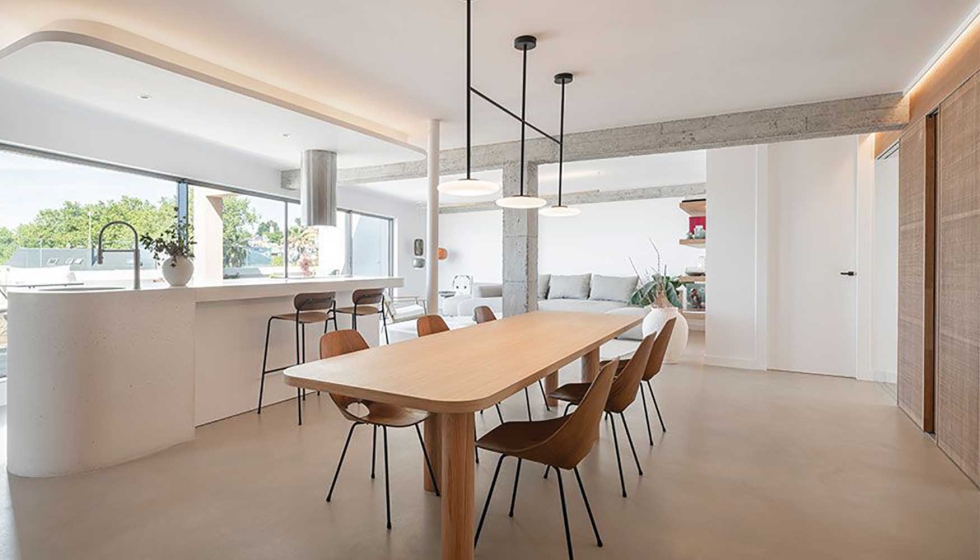 La combinaci�n de iluminaci�n natural y artificial permite una �ptima iluminaci�n a lo largo de todo el d�a y la noche