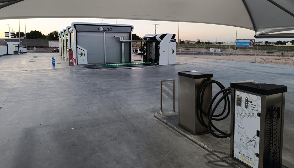 La instalaci�n cuenta con un puente autom�tico S8 full-equipped de Aquarama, cuatro pistas de lavado manual...