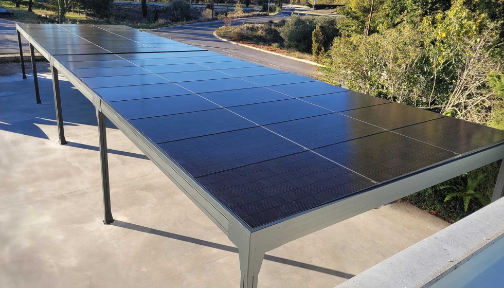 Los carports fotovoltaicos de Mitjvila, adem�s de proteger los veh�culos, tambi�n generan electricidad para su negocio