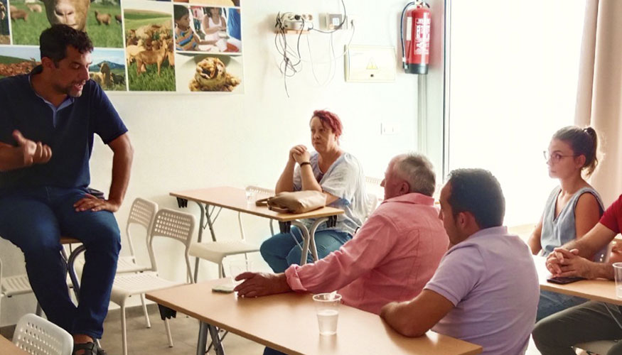 Charla de Christian de la Fe a ganaderos de Cabra Malague�a