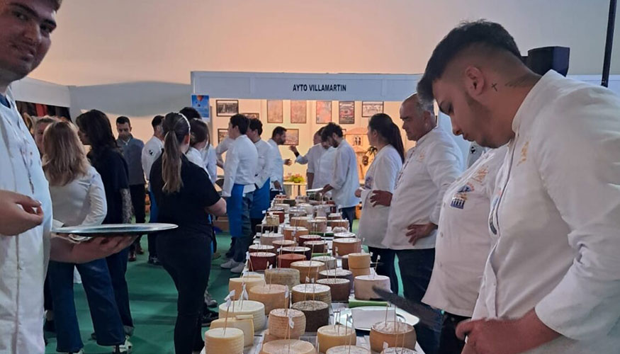 Cata de quesos en el concurso Quesierra
