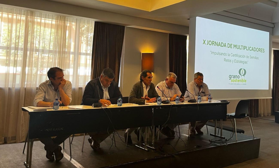 Mesa redonda donde se debati� acerca de los principales retos del sector