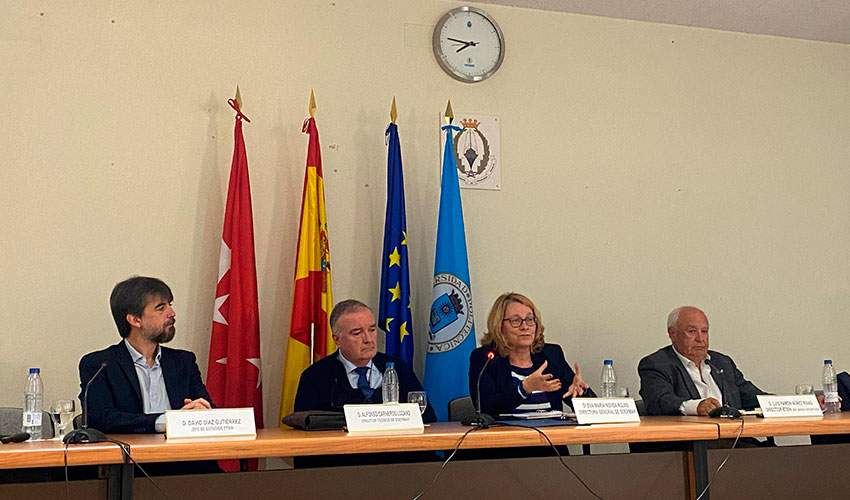 De izquierda a derecha...