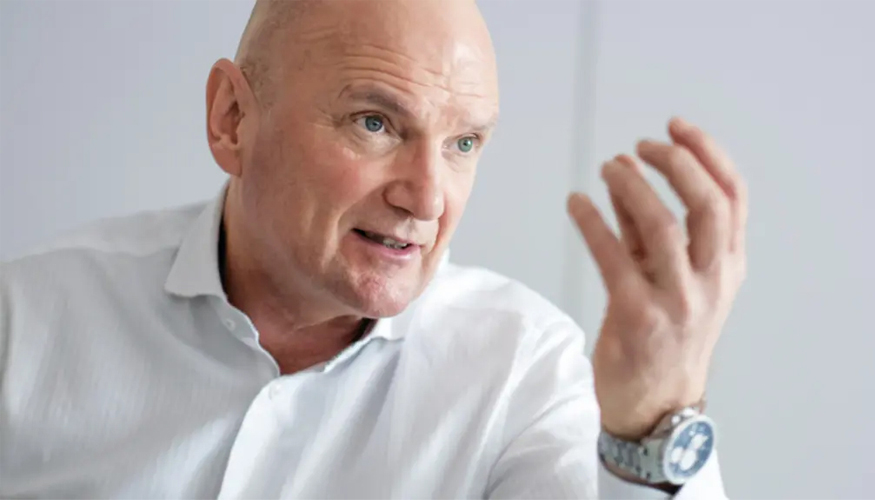 “La CLX 450 TC es un hito en nuestra producción: ahora producimos en una sola máquina, en lugar de dos máquinas con varios reaprietes manuales... “La CLX 450 TC es un hito en nuestra producción: ahora producimos en una sola máquina, en lugar de dos máquinas con varios reaprietes manuales...