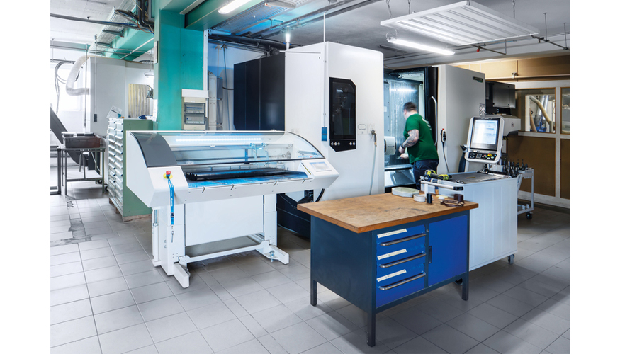Con recorridos de 750 × 200 × 1100 mm, la CLX 450 TC cubre una amplia gama de componentes... Con recorridos de 750 × 200 × 1100 mm, la CLX 450 TC cubre una amplia gama de componentes...