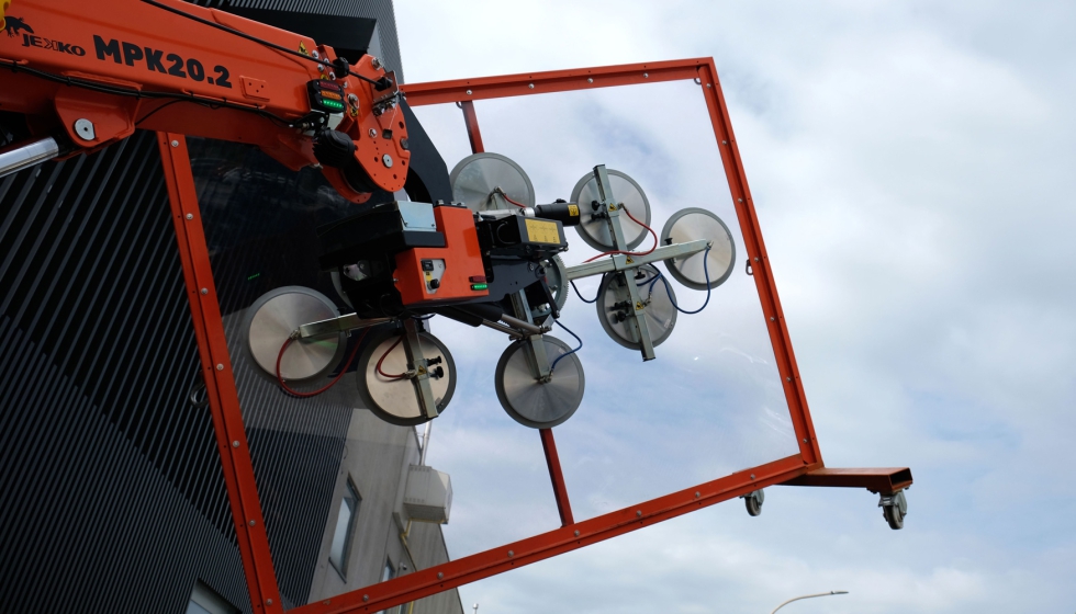 El MPK20.2, de Jekko, cuenta con una pluma de dos extensiones telesc�picas m�s una manual, opciones de cabrestante, una capacidad de carga de 2...