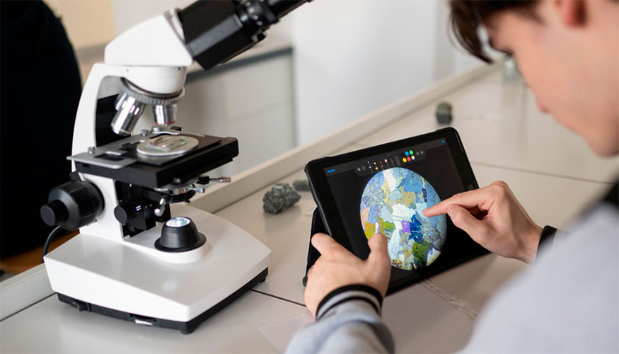 En el laboratorio creativo de inform�tica, ense�an programaci�n desde secundaria con Swift Playgrounds y el iPad...