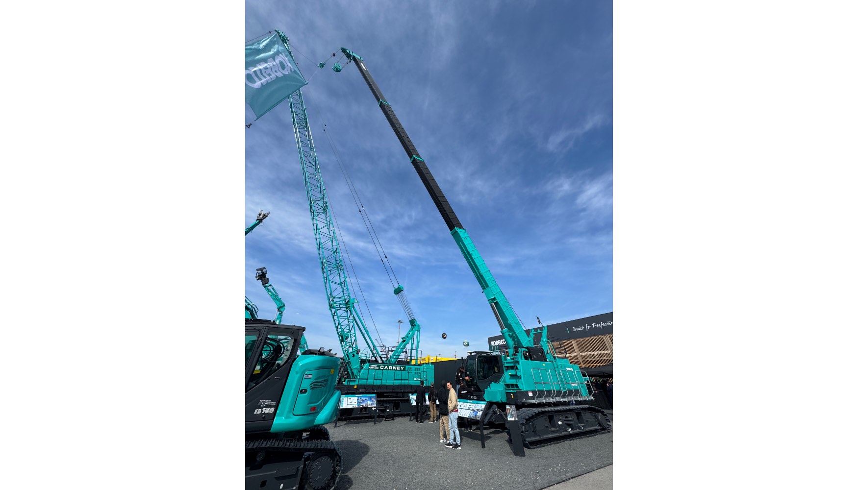 Área de grúas móviles en el stand de Kobelco Área de grúas móviles en el stand de Kobelco