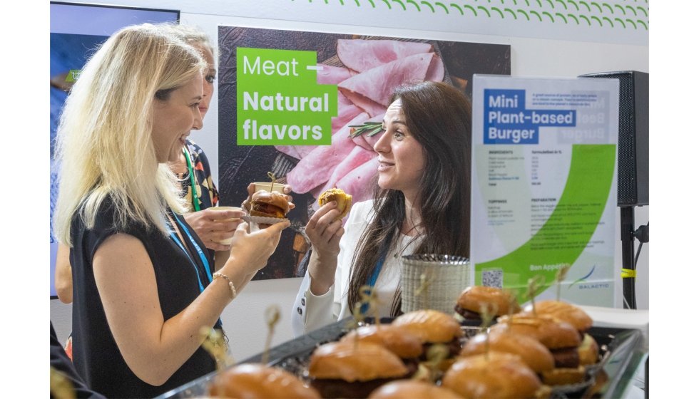 Hamburguesa vegetariana cocinada en vivo en la IFFA 2022