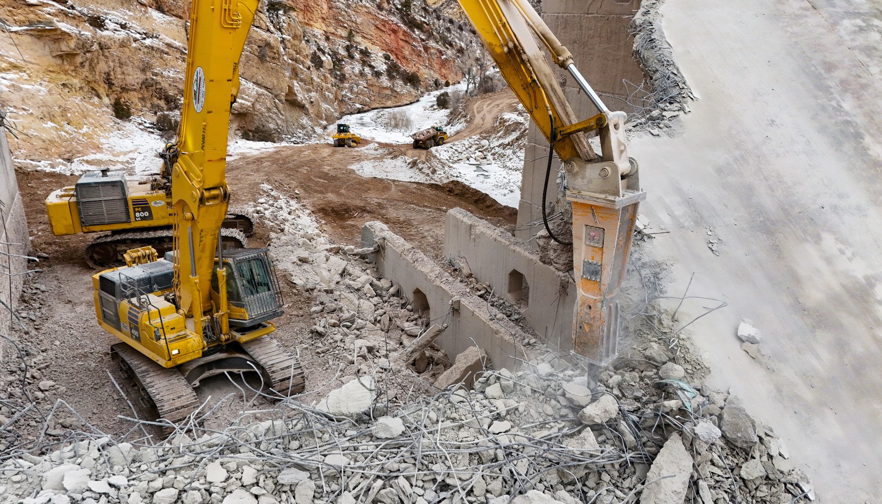 Para estos trabajos de demolici�n se est�n usando dos martillos Indeco HP 5000 (HP 3000 para el mercado europeo)