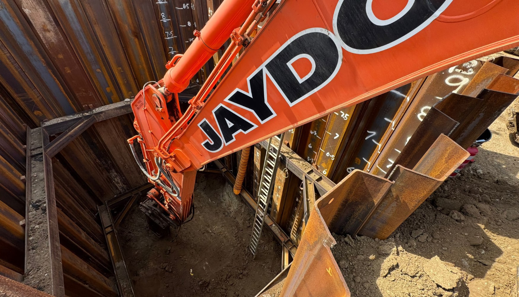 Trabajos de perforaci�n con martillo Indeco