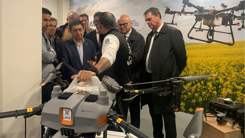 Muestra de los drones a los asistentes