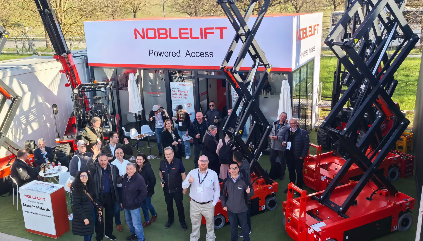 Equipo de Noblelift durante la rueda de prensa celebrada en el stand de la compaa en Bauma 2025