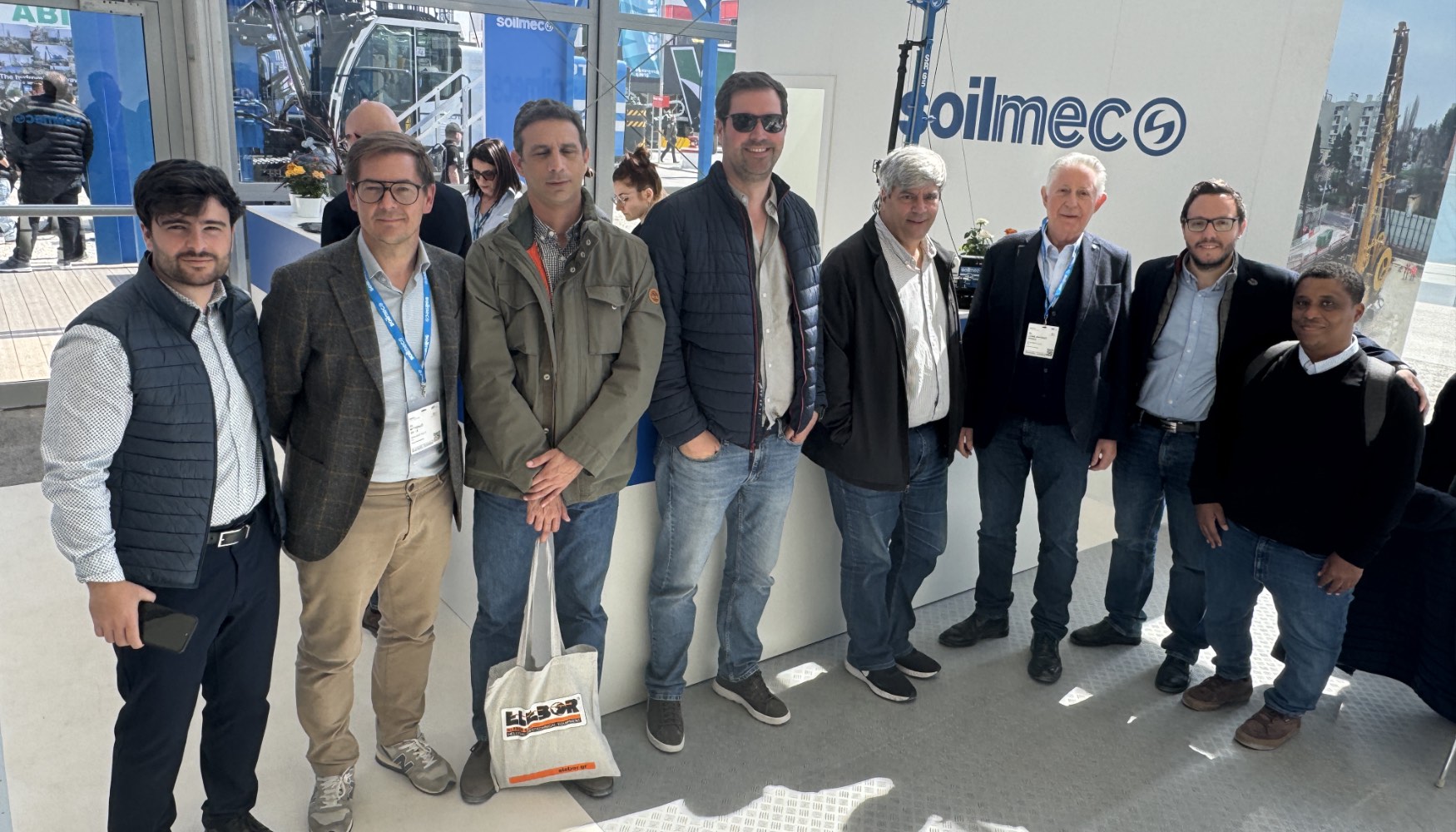 Un completo equipo de Mopycsa, distribuidor de Soilmec en nuestro pas, estuvo presente en Bauma para atender a los clientes...