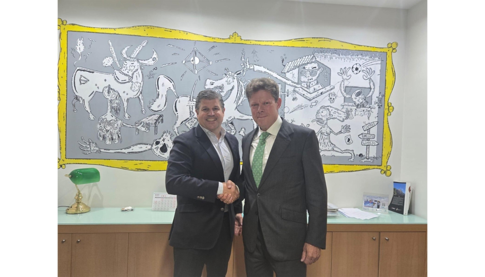 A la izquierda de la imagen, Aldo Aramburo, gerente de Ion Pure, y a la derecha, �lvaro Concheiro, presidente del Grupo Internaco...