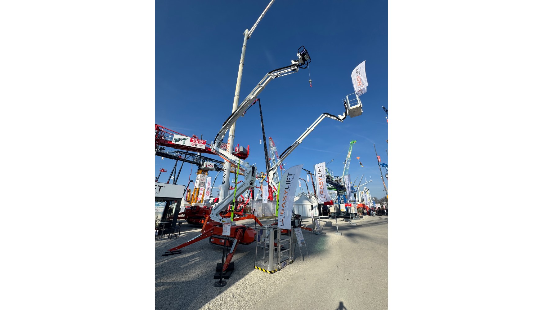 Nueva plataforma sobre orugas Easy Lift RA21