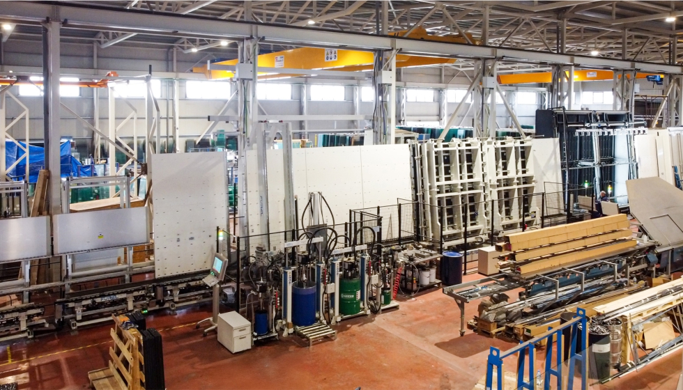 A media que ha ido creciendo, VakefiGlass se ha ido equipando con maquinaria de vanguardia de Forel para procesar paneles de vidrio de alta calidad...