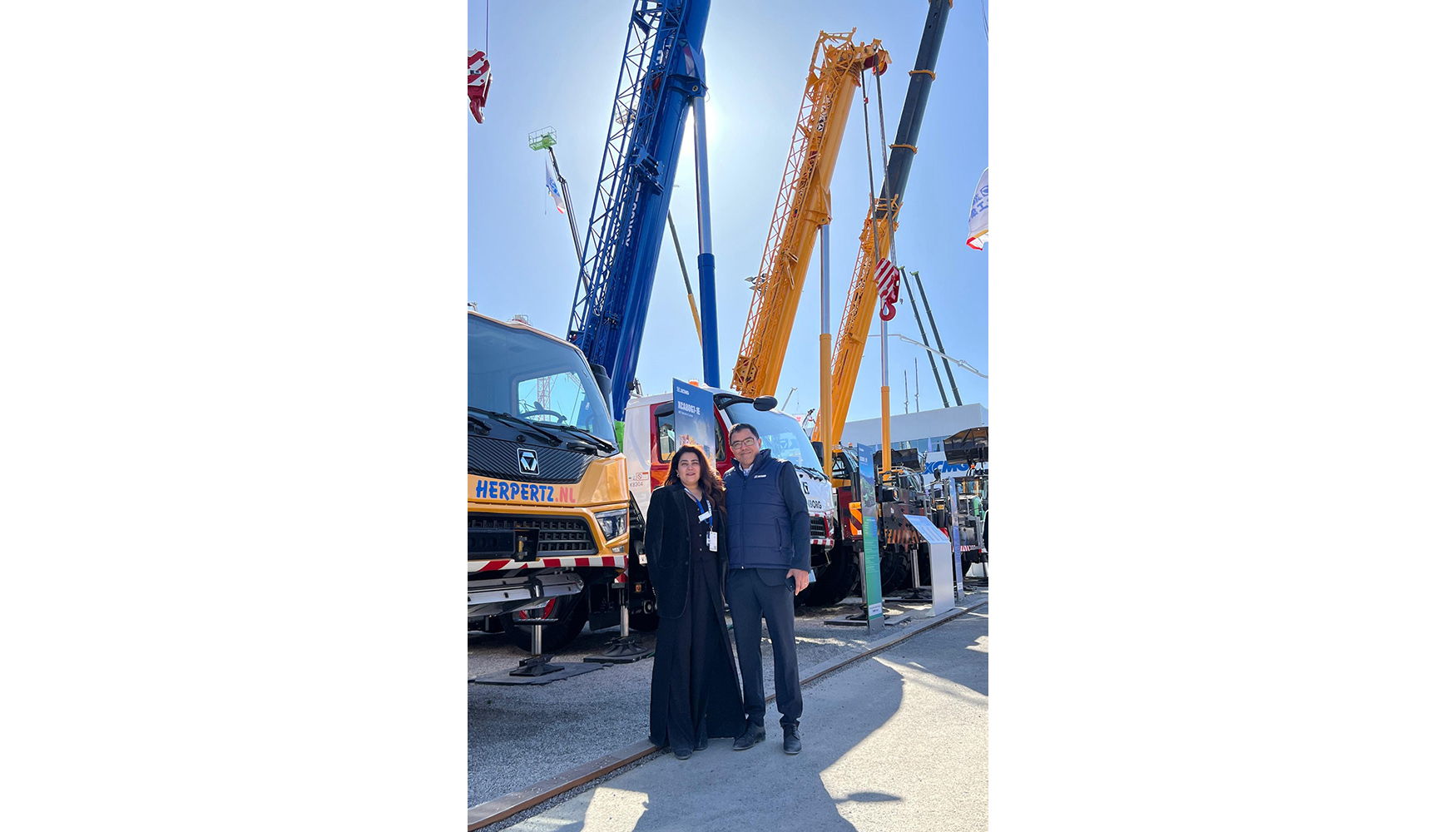 Gunjan Keshwani con Rafael Romao director de ventas de la Divisin de Maquinaria de Elevacin de XCMG