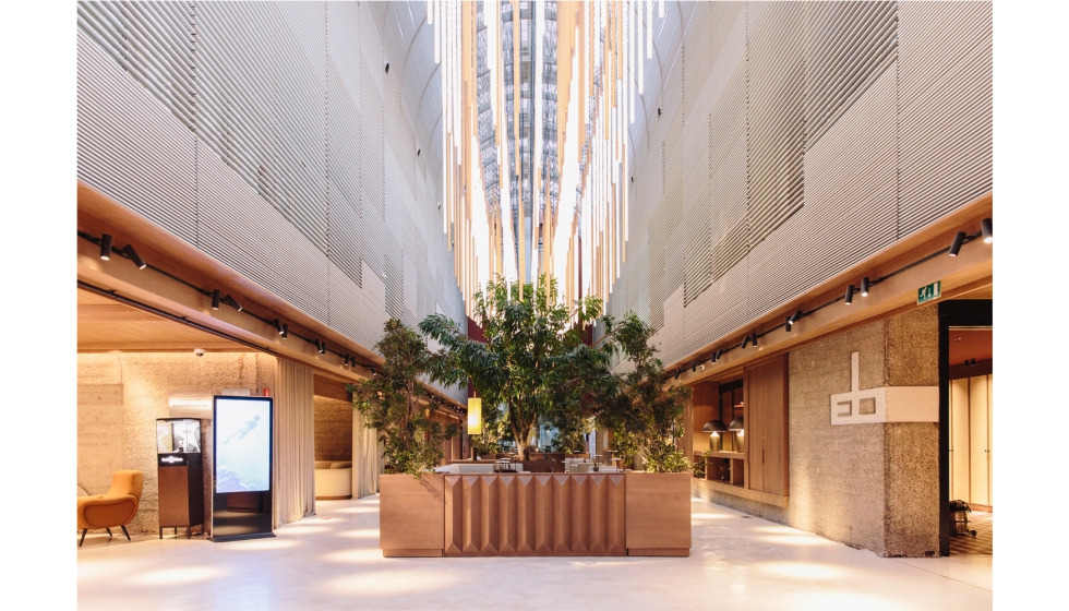 La impresionante y particular luminaria de tubos que MIL Studios ha reinventado para NH Collection Madrid Eurobuilding