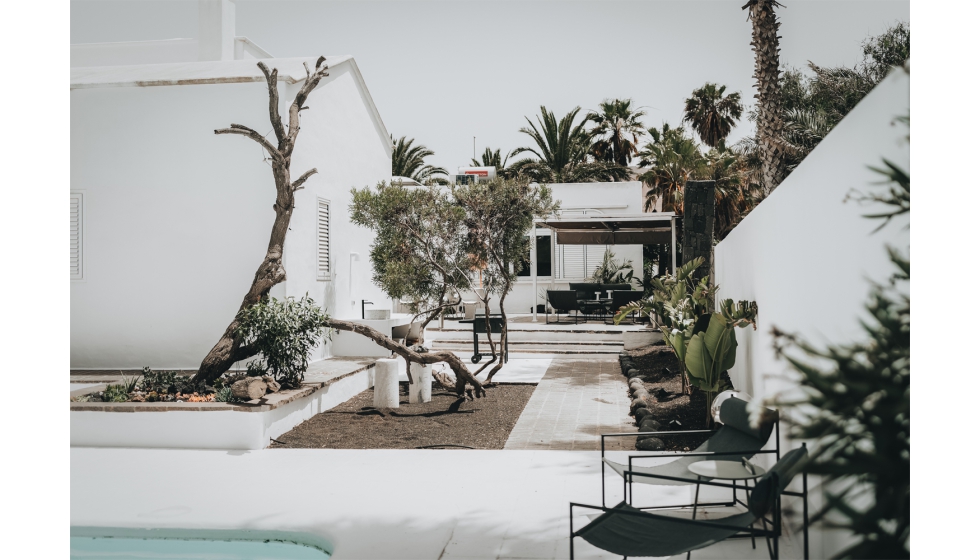 La renovaci�n de Villa Amonita por OOOOX es un homenaje a la cultura de Lanzarote y el respeto por el medio natural que envuelve a la isla...