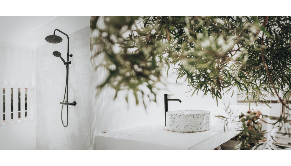 El azulejo blanco impera tambi�n en espacios exteriores de esta villa