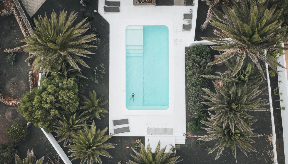 Imagen de la impresionante zona exterior donde destaca el �rea para la piscina