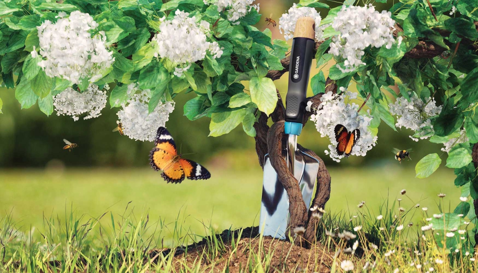 Las herramientas pequeas y tijeras de podar EcoLine son parte del equipo bsico para la jardinera