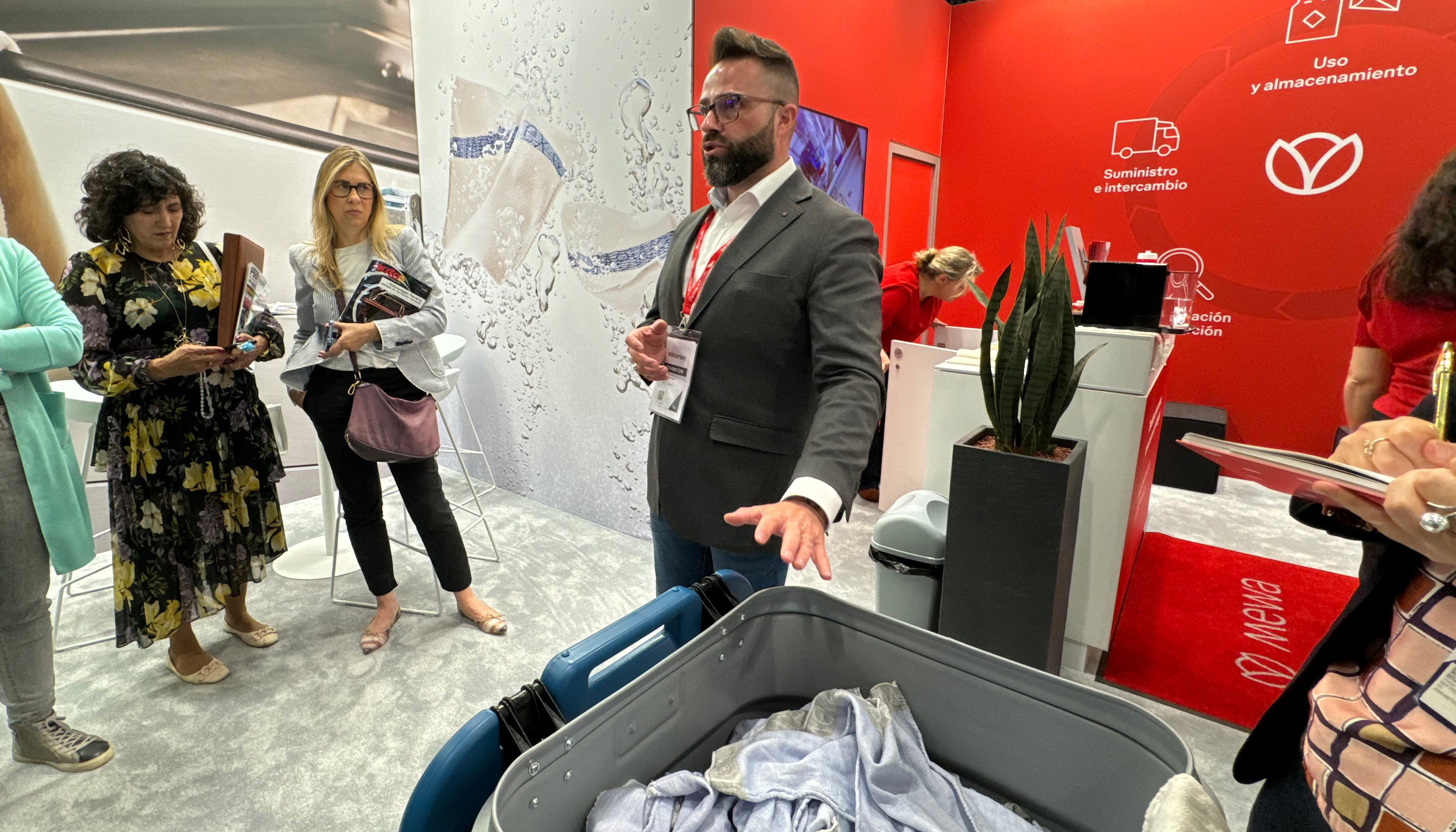 Para optimizar el uso de paos reutilizables, Mewa emplea un sistema de codificacin por colores