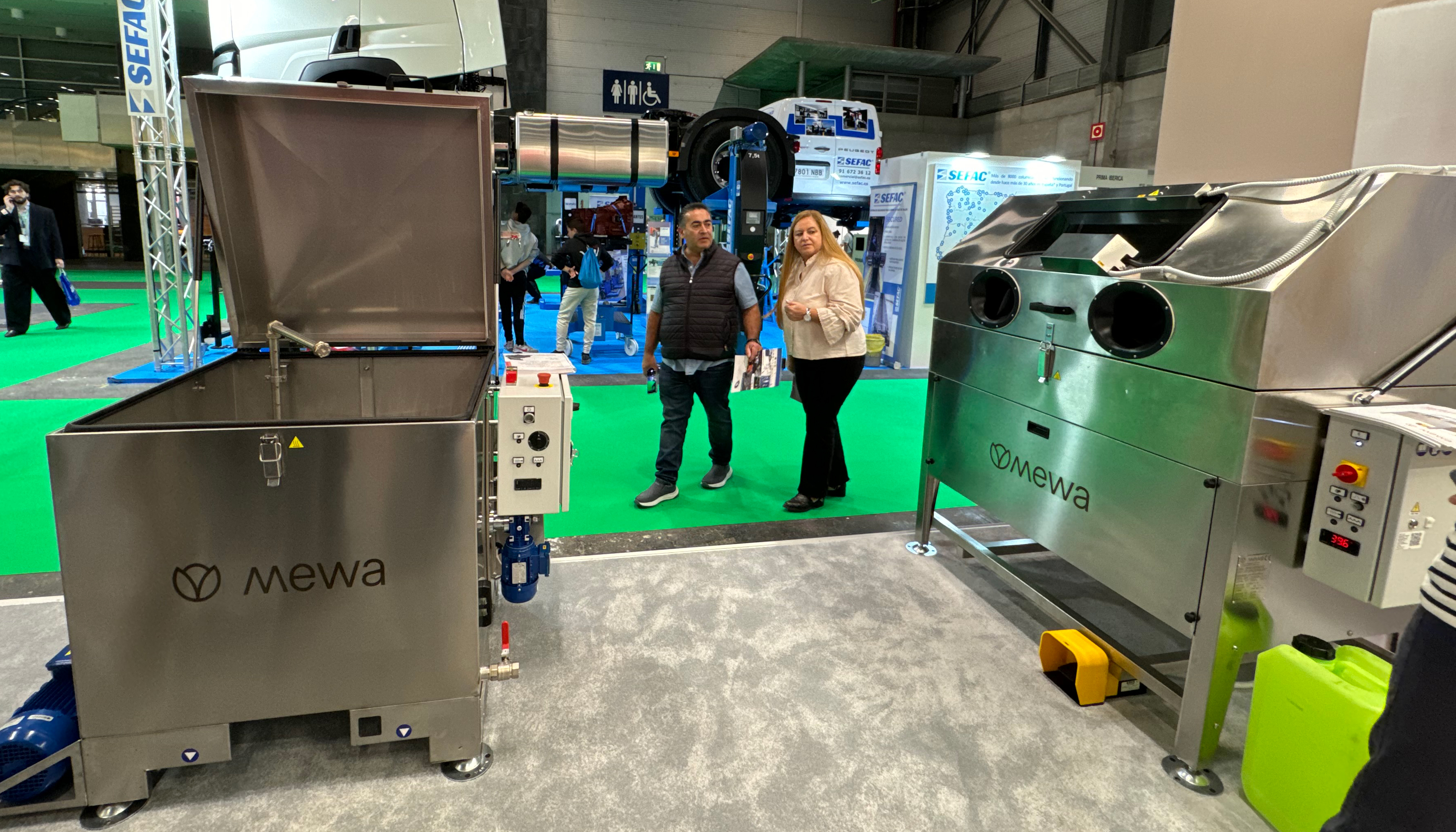 La High-Pressure Classic emplea una solucin biolgica compuesta por bacterias capaces de eliminar residuos como grasas o carbonilla...