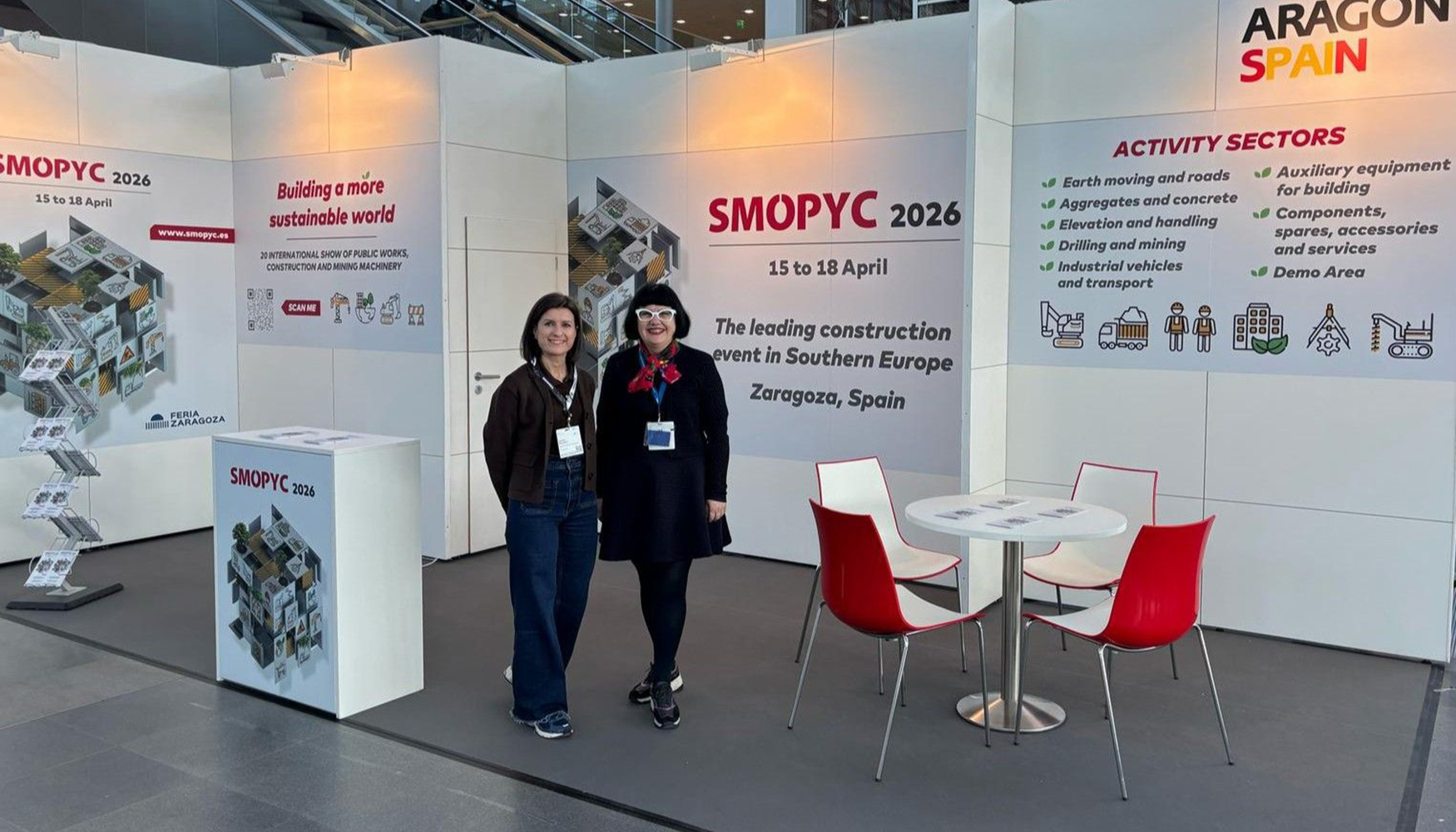 Arancha Morquecho, jefa del rea Construccin y Eventos B2C de Feria de Zaragoza (izquierda), y Ana Hernndez...