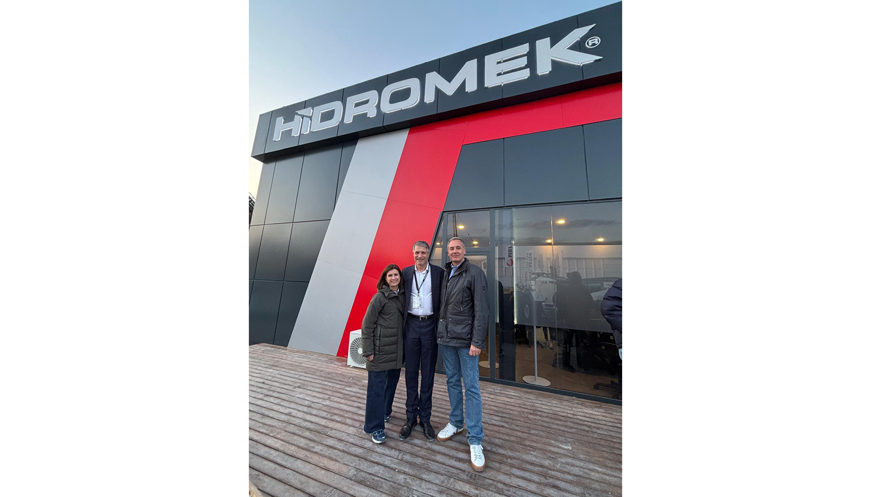 De izquierda a derecha...