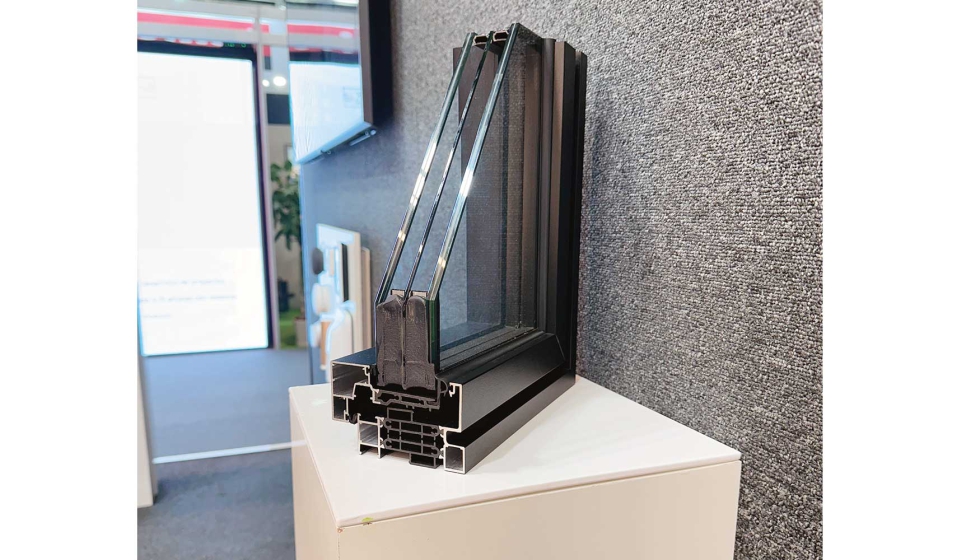 Detalle de la ventana practicable KL-FHP, de K�Line, que estar� presente en Construmat