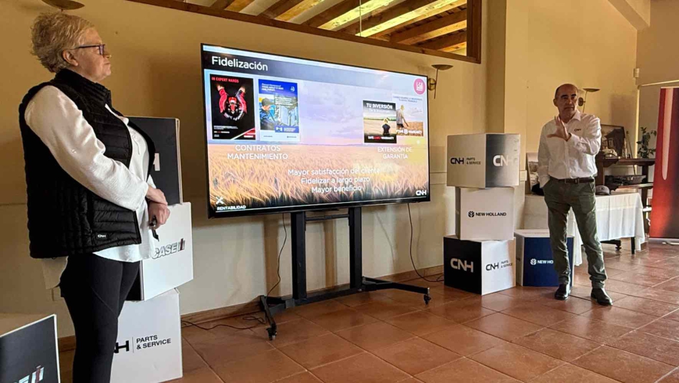 Izaskun Garc�a y Ram�n Maya centraron sus intervenciones en el servicio posventa