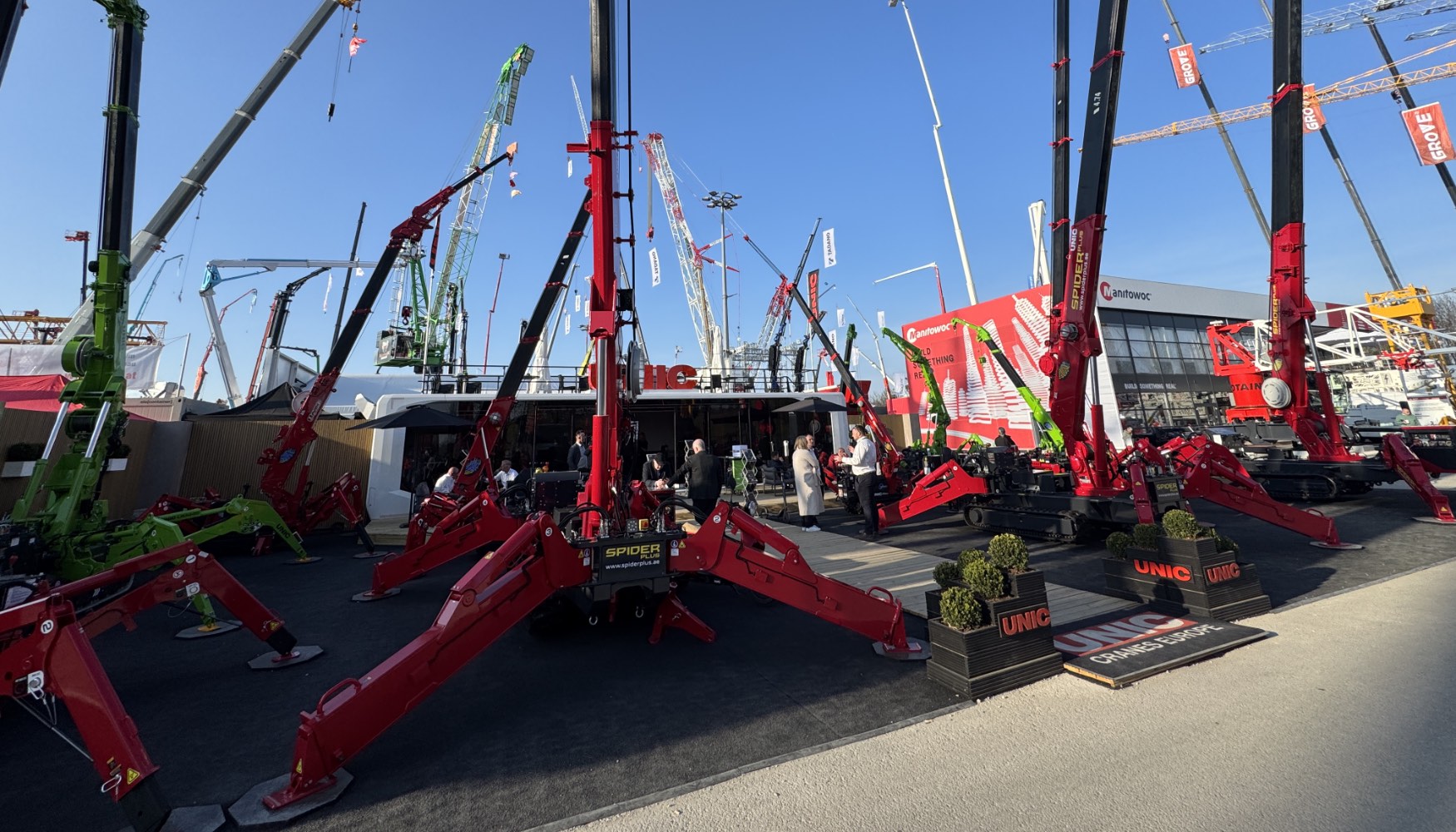 Stand de Unic Cranes Europe en Bauma 2025