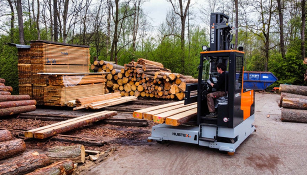 Excelente en uso en exteriores: la Maxx 50 transporta cargas largas sin esfuerzo por terrenos irregulares