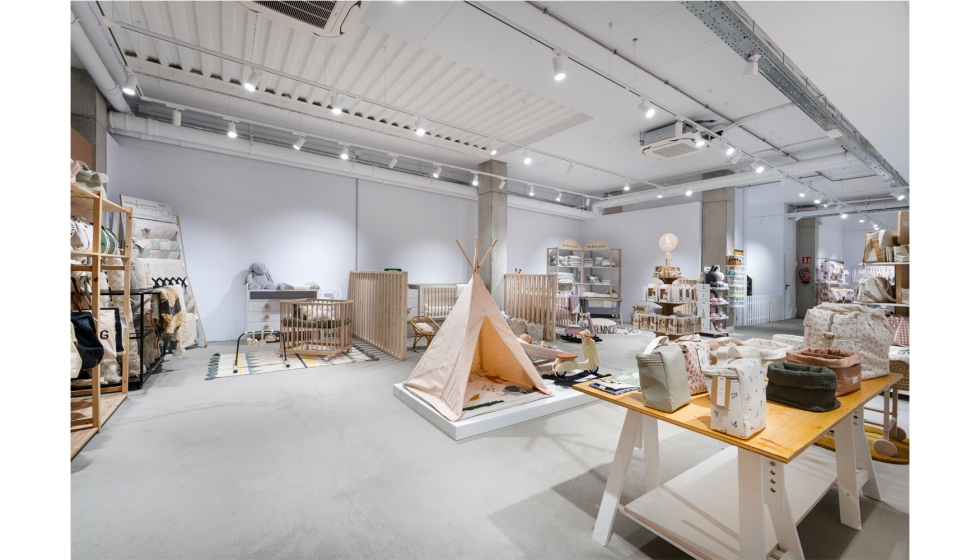 Pollyanna Baby evoluciona del concepto de tienda a �tienda de maternidad y paternidad�, que engloba todo lo que necesitan las familias y los beb�s...