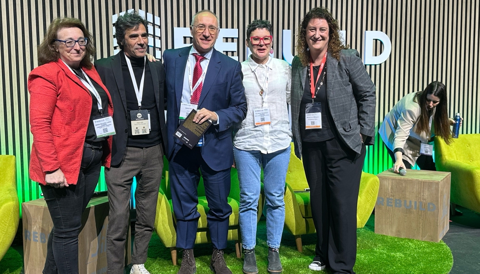 Foto de familia de todos los participantes en la sesi�n organizada por Construcci�n Industrializada-Interempresas Media