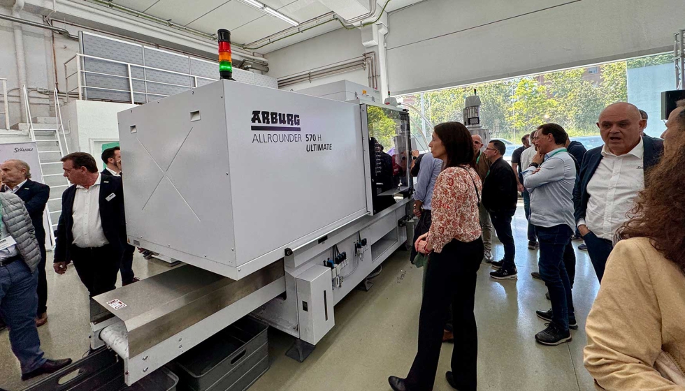 Demostracin de la inyeccin de una pieza del sector mdico