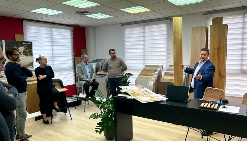 Un momento de la presentaci�n de ter H�rne en las instalaciones de Levantina de Parquets en Valencia