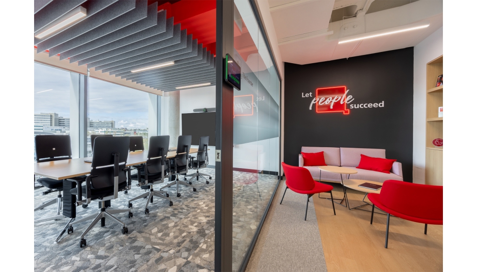 Las nuevas oficinas de Ricoh dedican m�s del 70% de la superficie a lugares de colaboraci�n e intercambio entre el equipo Ricoh...