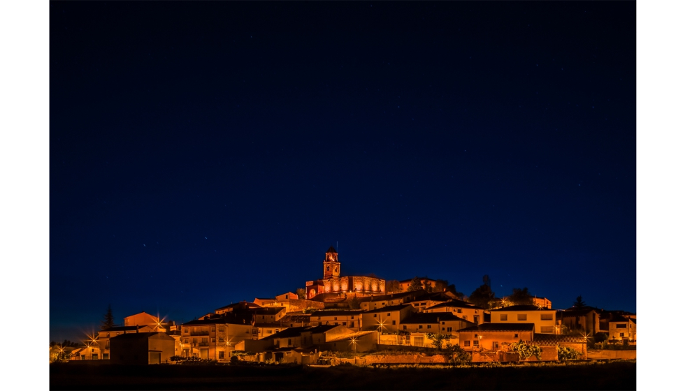 Panorámica de Jarque de la Val (Teruel), iluminado con un proyecto a medida en PC Ámbar con ópticas y potencias personalizadas... Panorámica de Jarque de la Val (Teruel), iluminado con un proyecto a medida en PC Ámbar con ópticas y potencias personalizadas...
