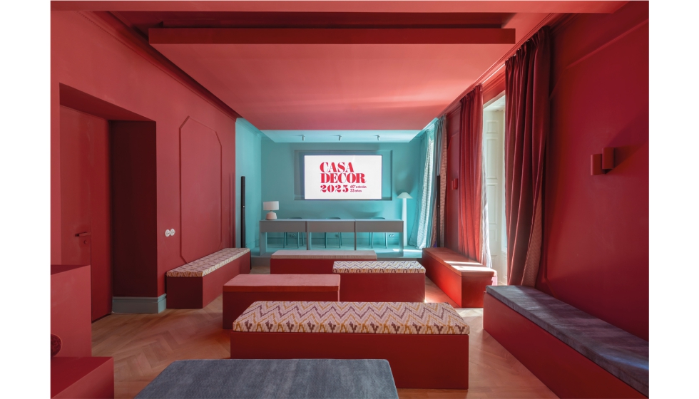 El suelo del auditorio de Casa Decor se ha protegido con el barniz ultramate Bona Traffic Raw