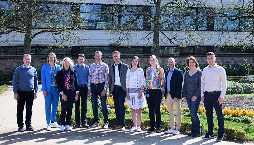 El equipo del proyecto Fraunhofer y el consejo asesor industrial del proyecto HATE-Fluor en la primera reuni�n el martes 8 de abril de 2025...